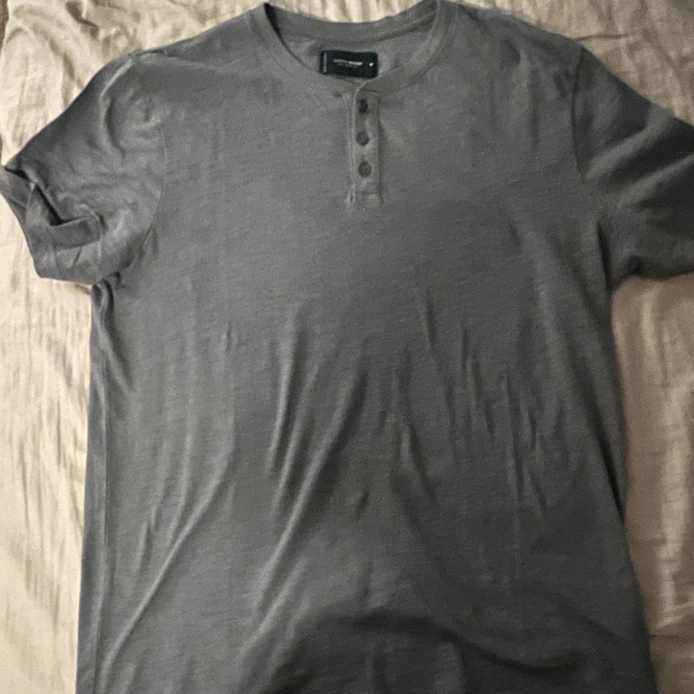 Lucky Brand Men’s Slub Cotton 3 button Henley size Medium Grey NWOT!
